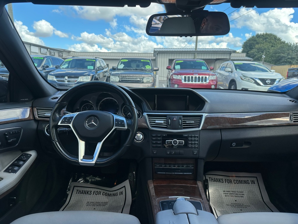 Photo 9 of this MERCEDES-BENZ E-CLASS