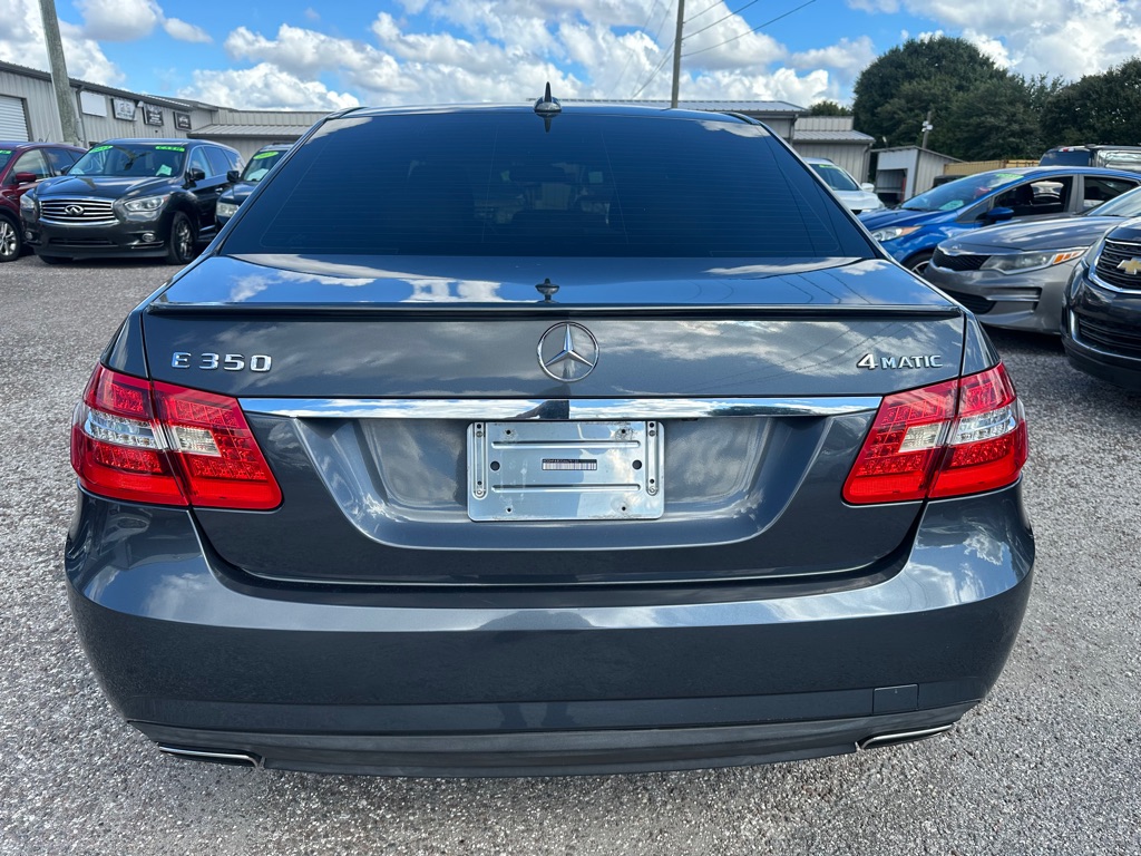 Photo 5 of this MERCEDES-BENZ E-CLASS