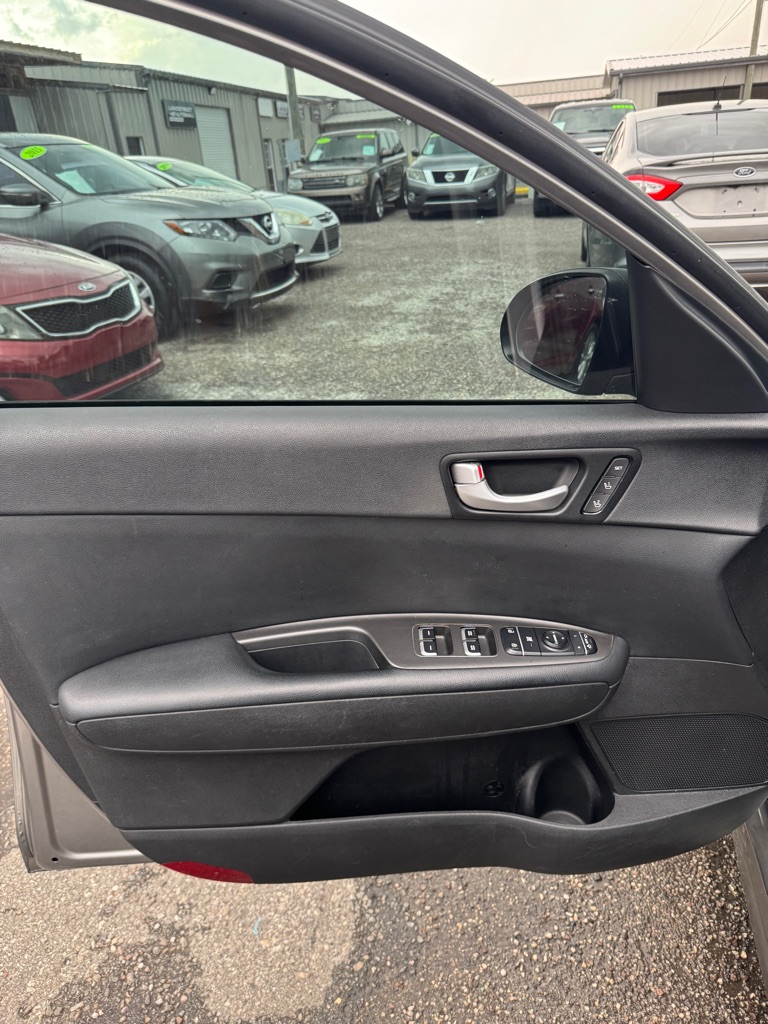 Photo 13 of this KIA OPTIMA