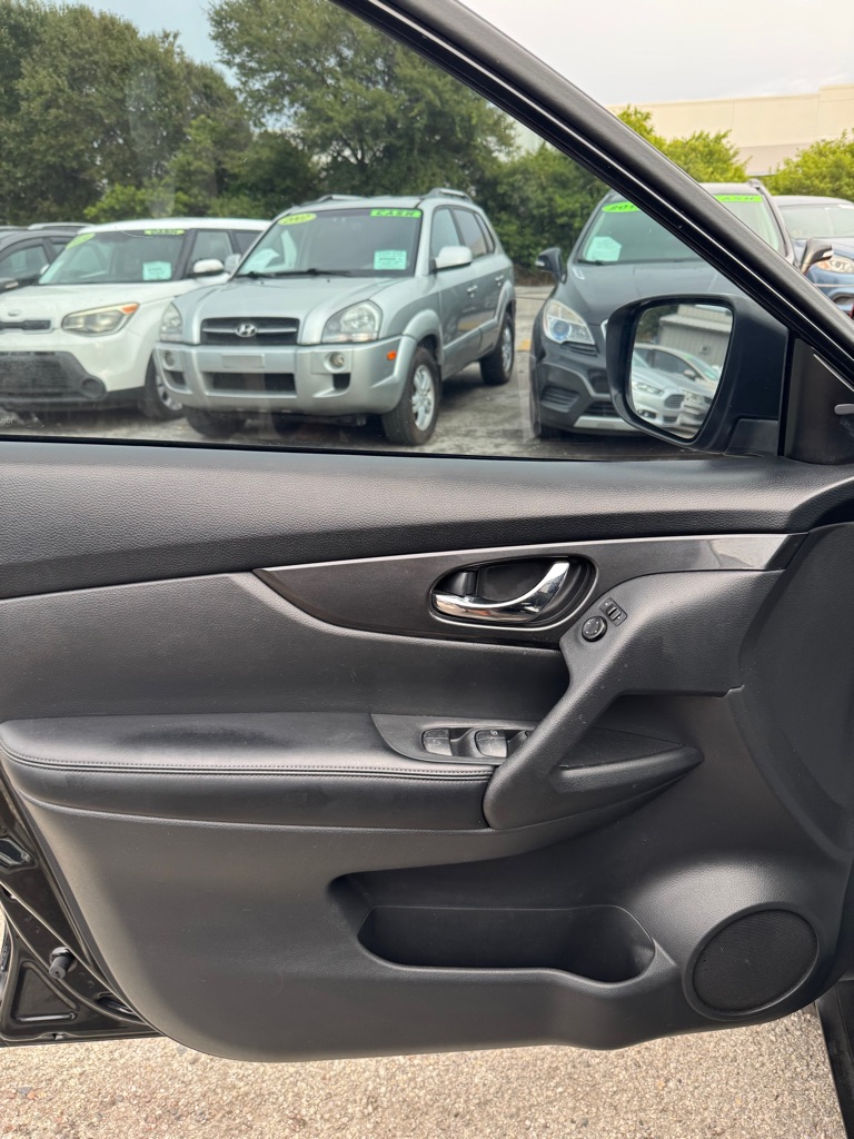 Photo 14 of this NISSAN ROGUE