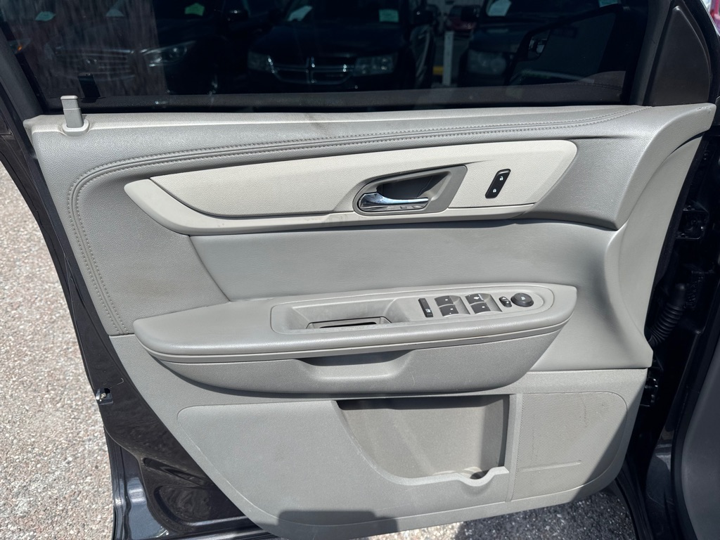 Photo 8 of this CHEVROLET TRAVERSE