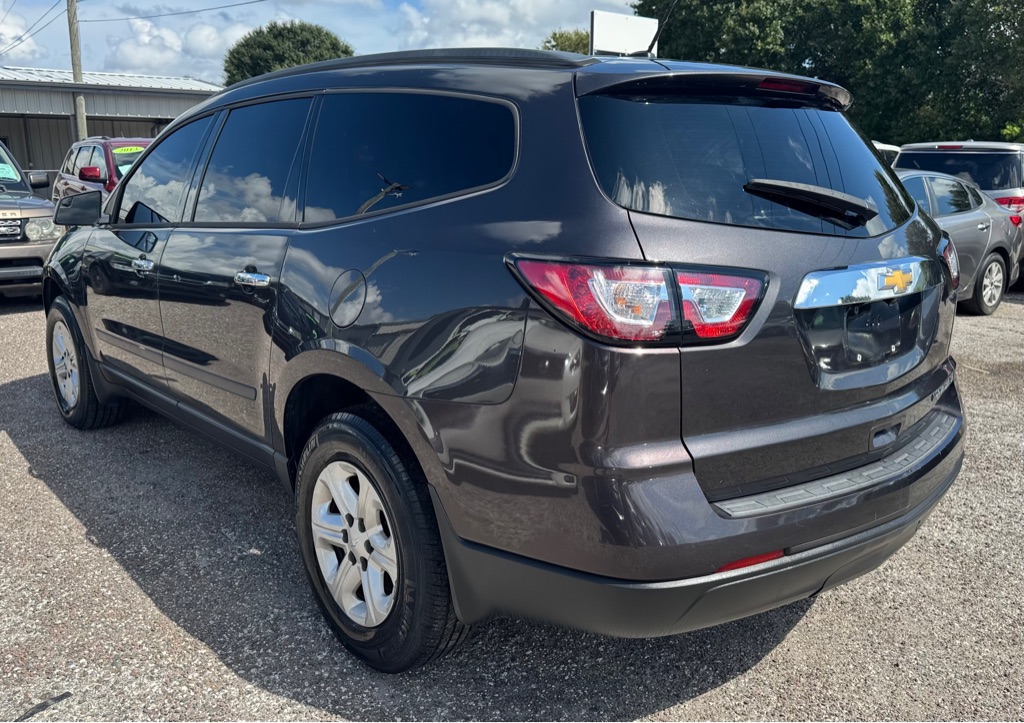 Photo 2 of this CHEVROLET TRAVERSE