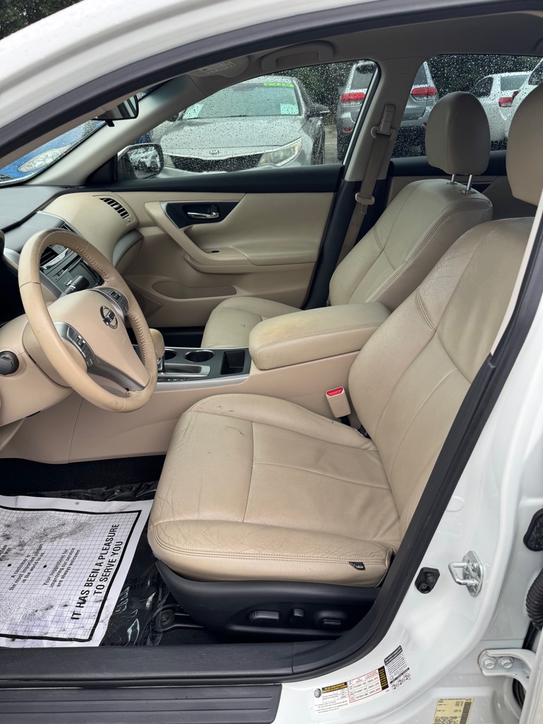 Photo 8 of this NISSAN ALTIMA