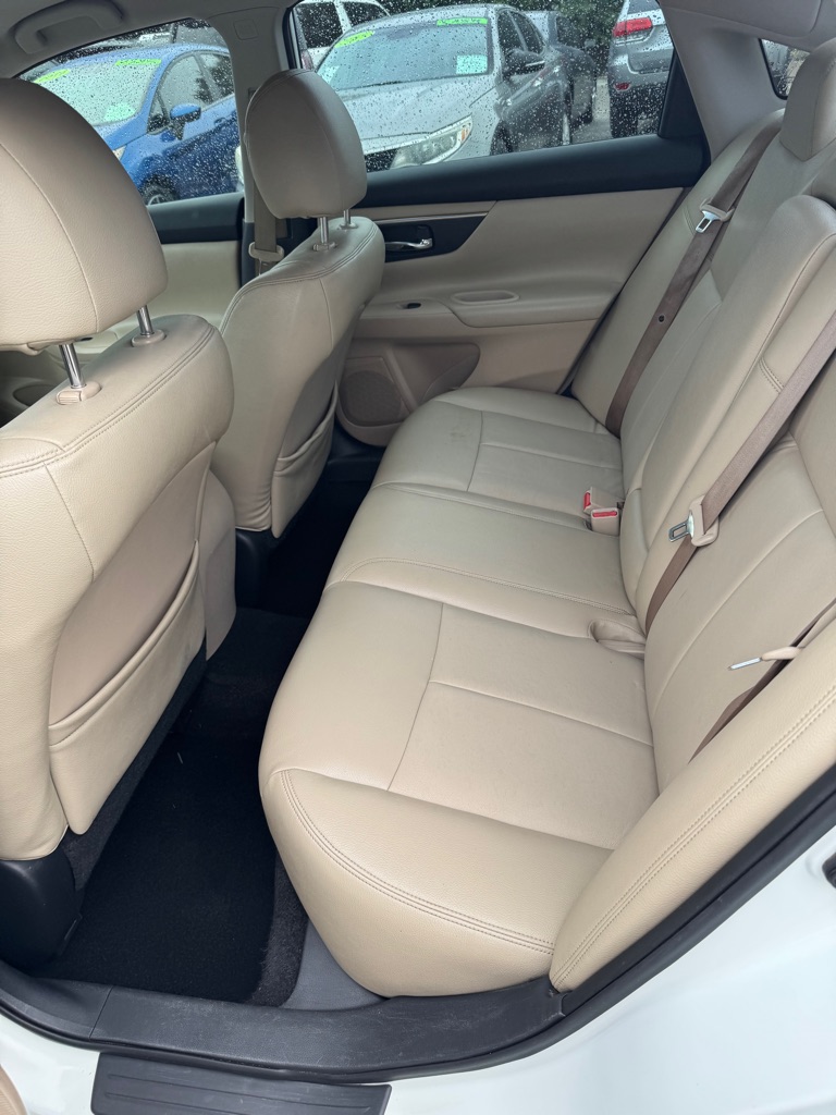 Photo 12 of this NISSAN ALTIMA