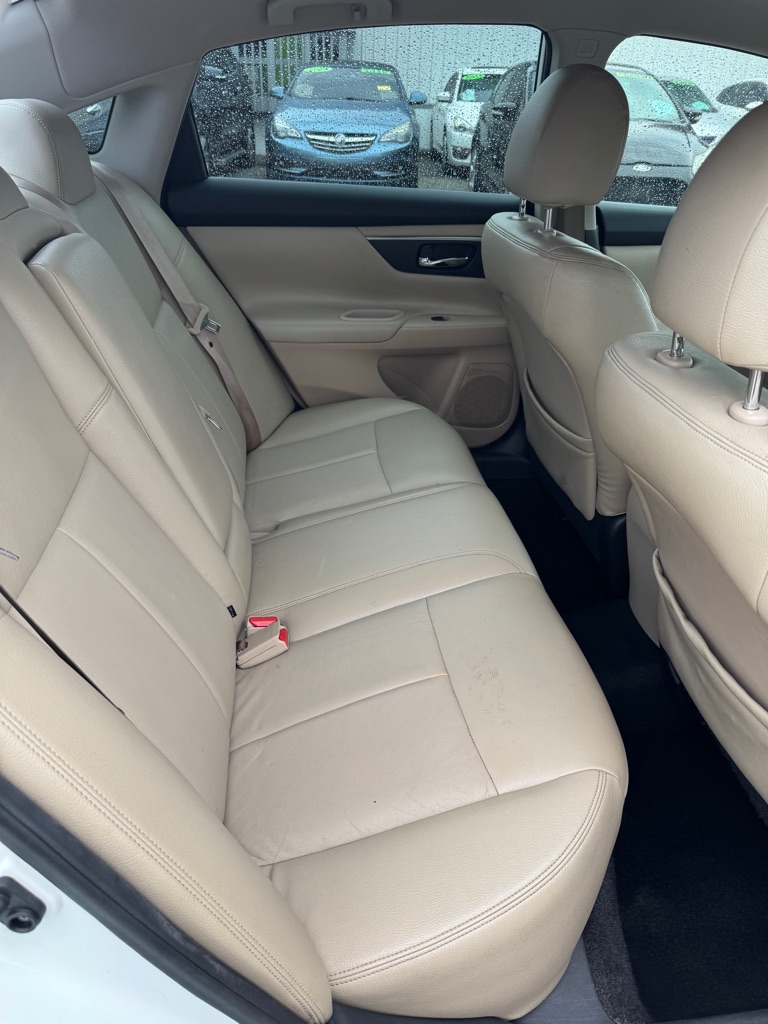 Photo 11 of this NISSAN ALTIMA