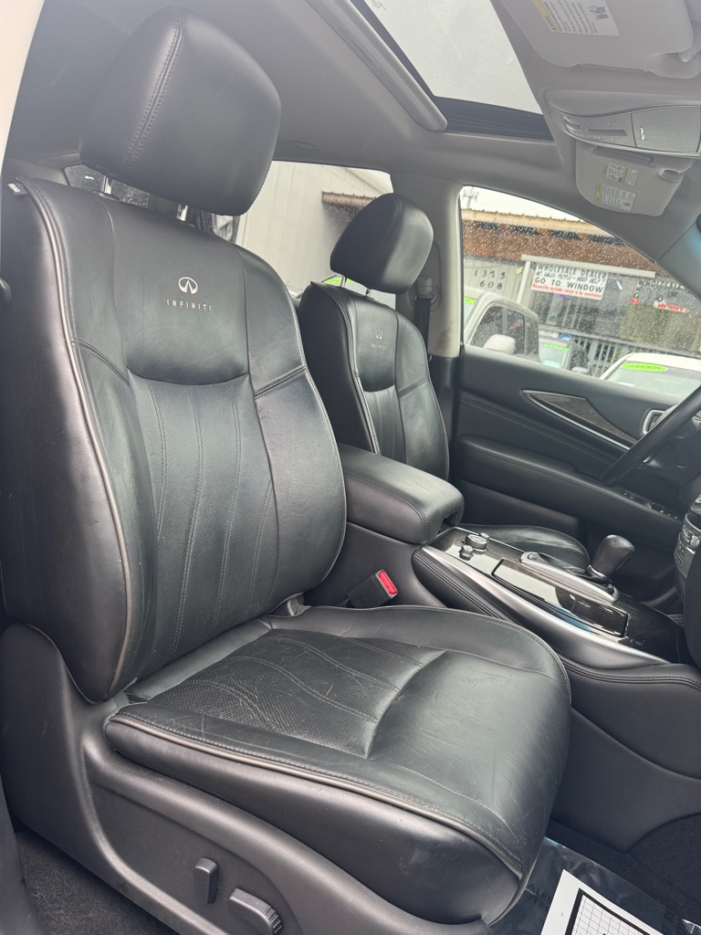 Photo 17 of this INFINITI JX35