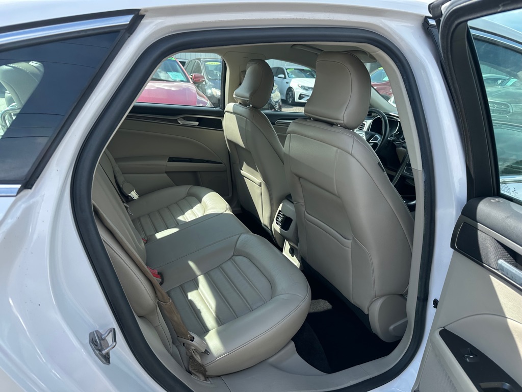 Photo 14 of this FORD FUSION