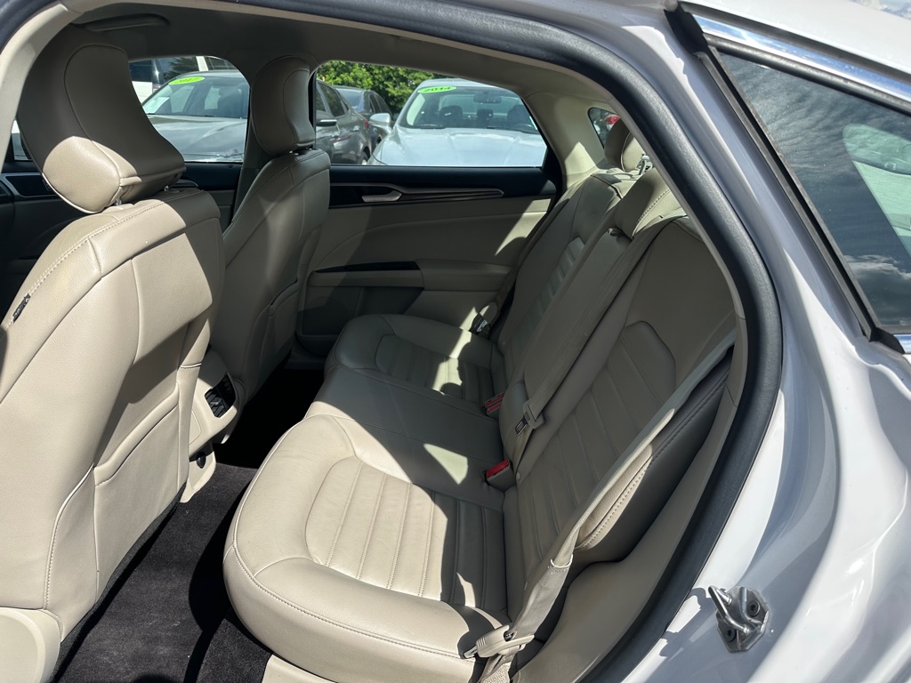 Photo 15 of this FORD FUSION