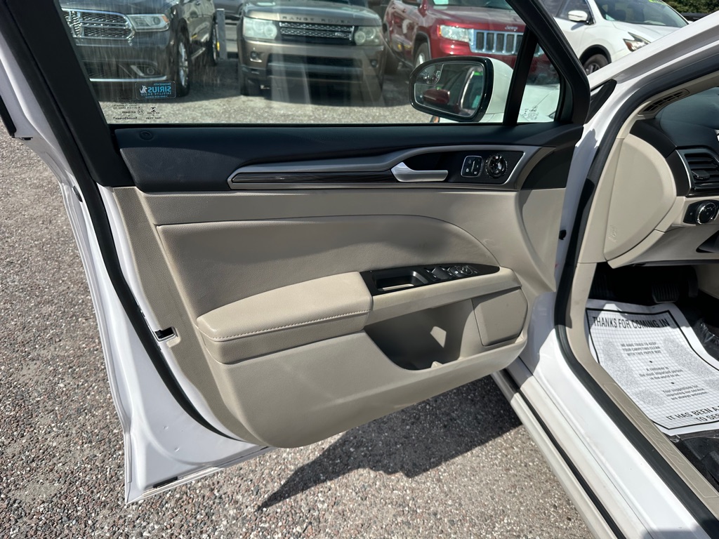 Photo 11 of this FORD FUSION