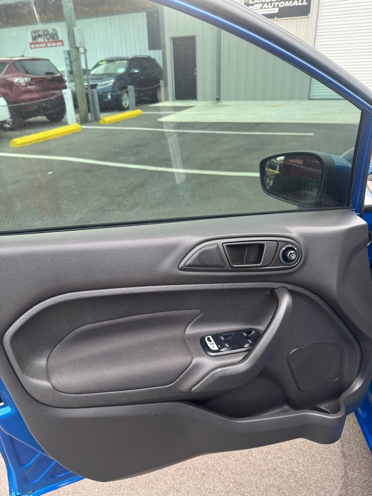 Photo 13 of this FORD FIESTA