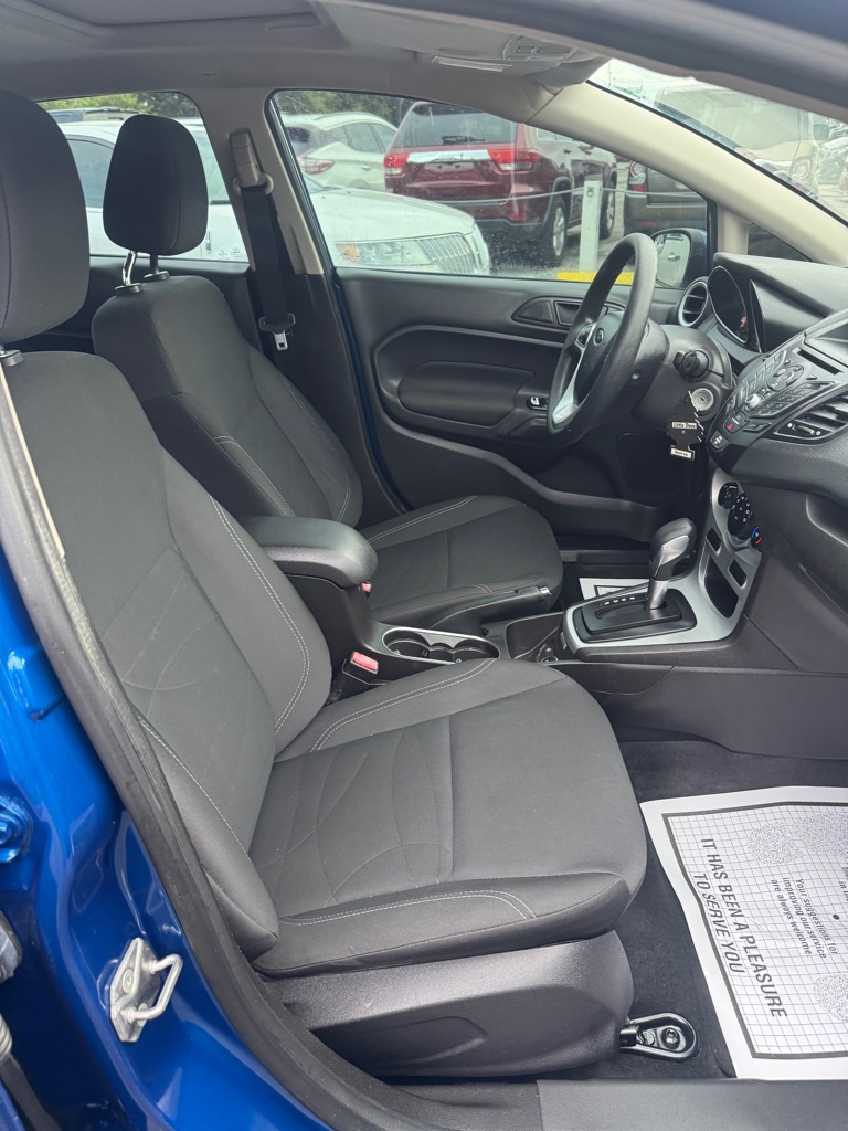 Photo 8 of this FORD FIESTA