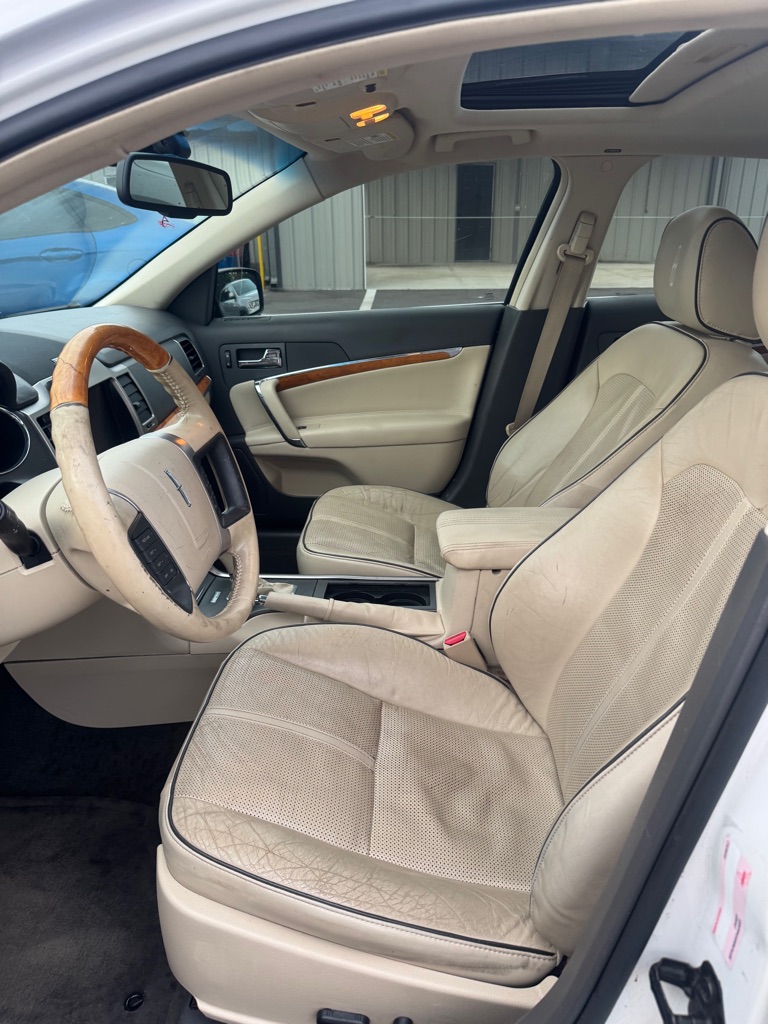 Photo 7 of this LINCOLN MKZ