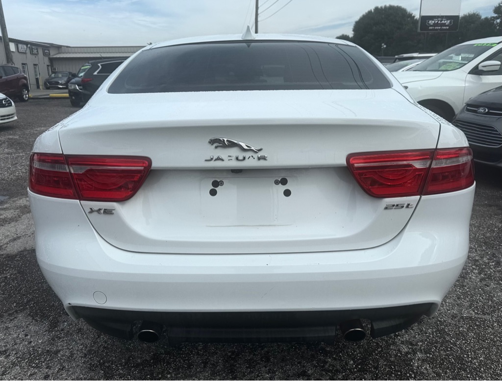 Photo 4 of this JAGUAR XE