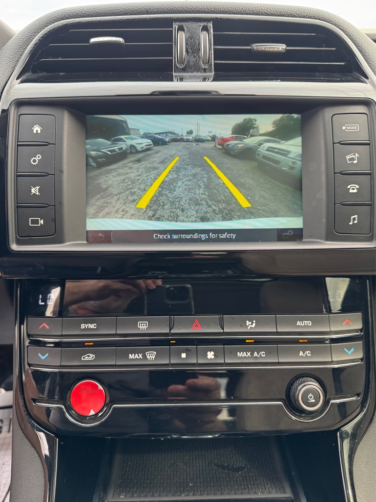 Photo 14 of this JAGUAR XE