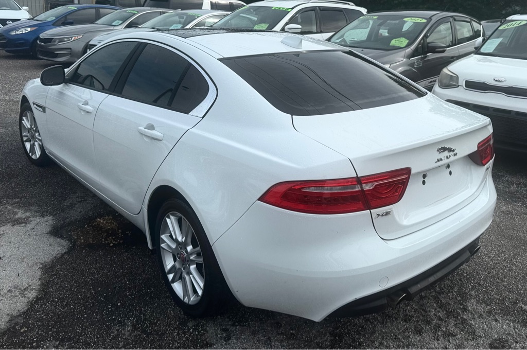 Photo 6 of this JAGUAR XE