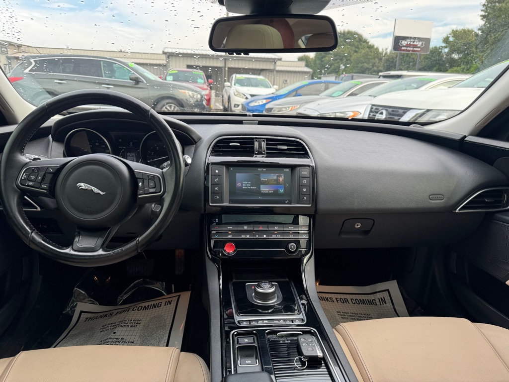 Photo 12 of this JAGUAR XE