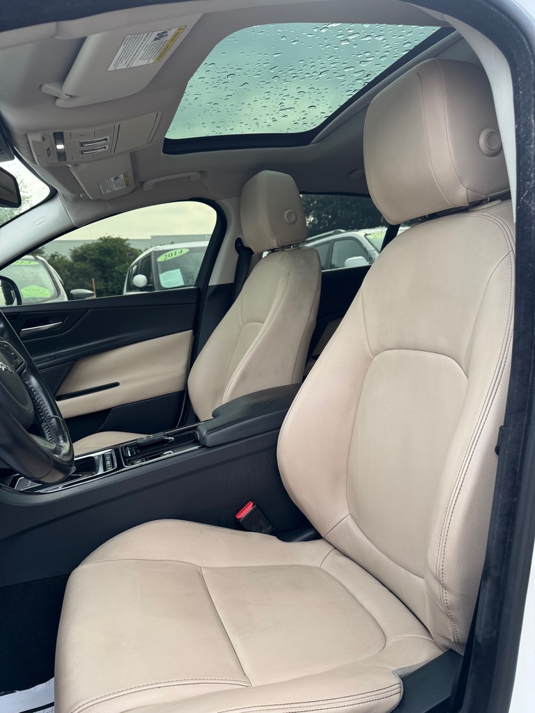Photo 8 of this JAGUAR XE