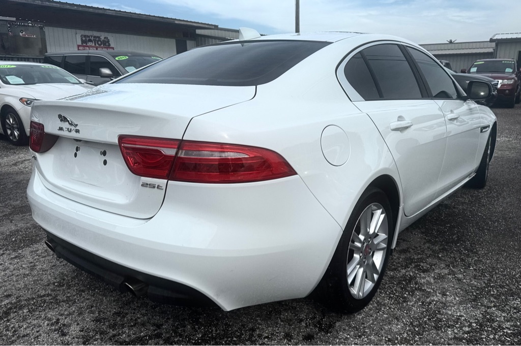 Photo 2 of this JAGUAR XE