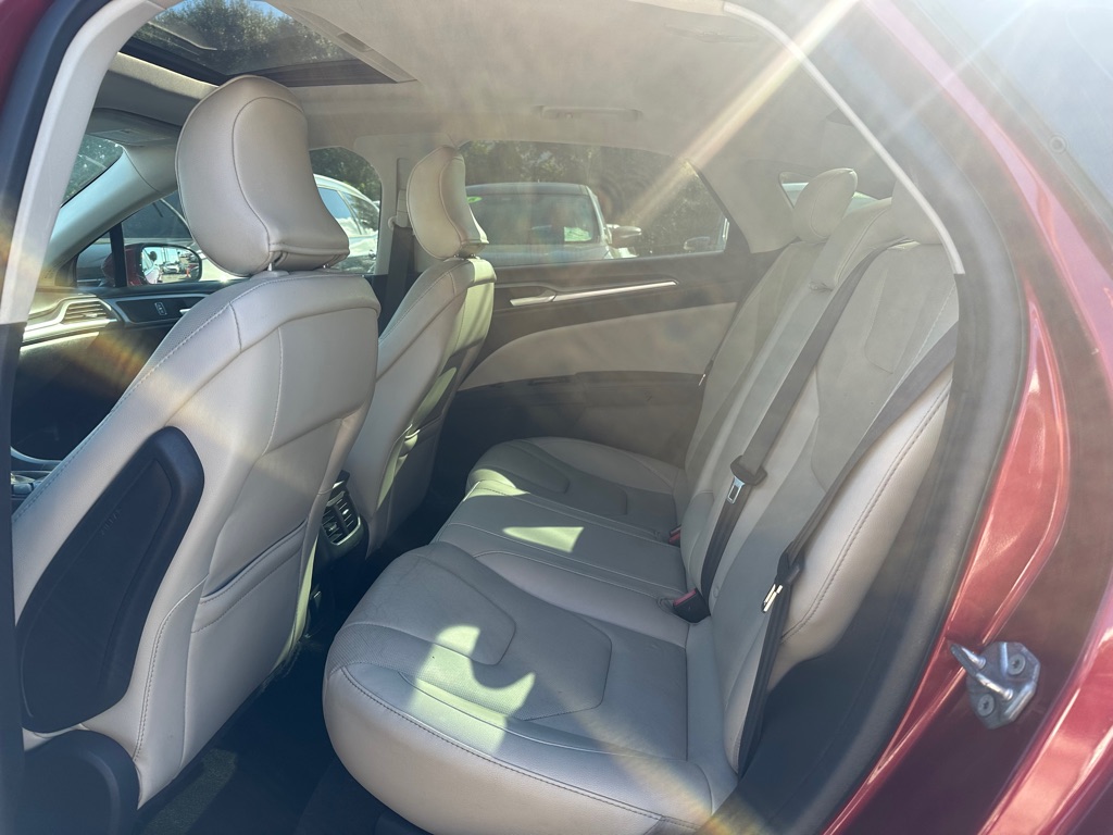 Photo 15 of this FORD FUSION