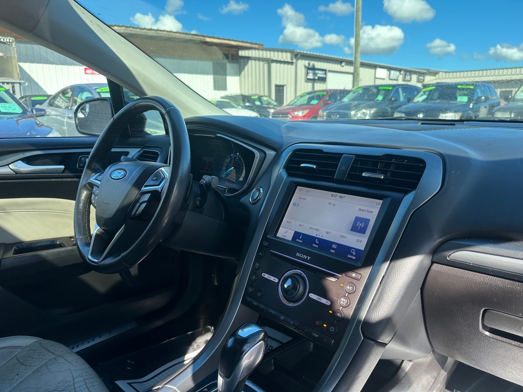 Photo 8 of this FORD FUSION
