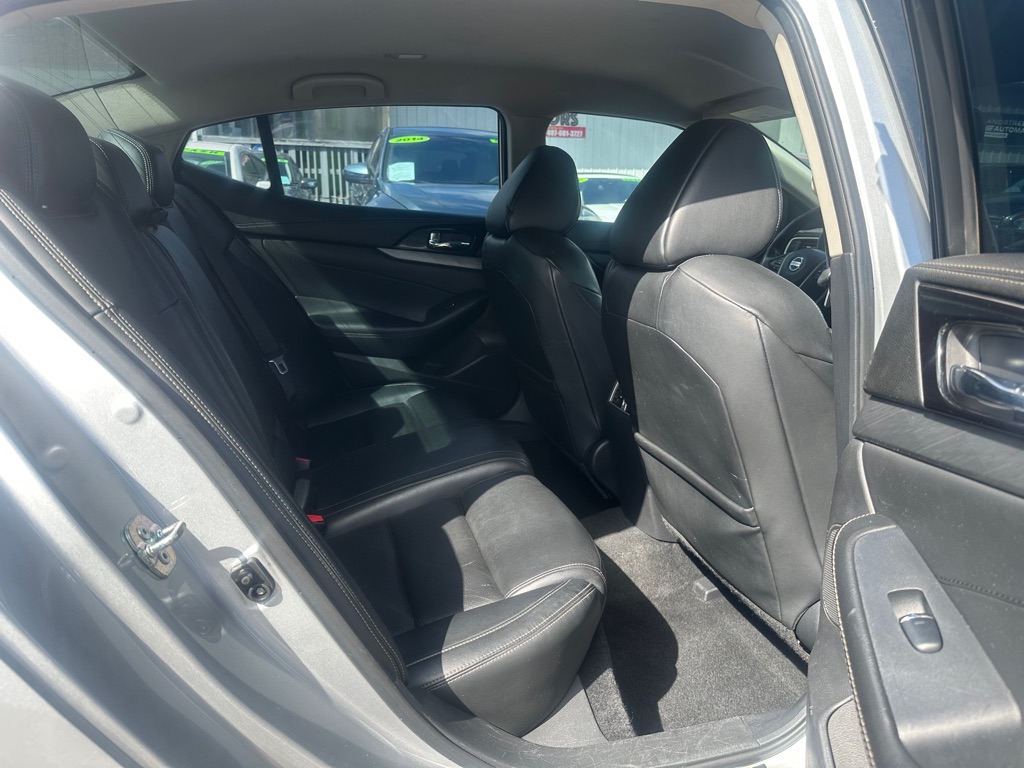 Photo 14 of this NISSAN MAXIMA