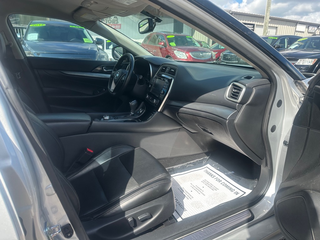 Photo 12 of this NISSAN MAXIMA