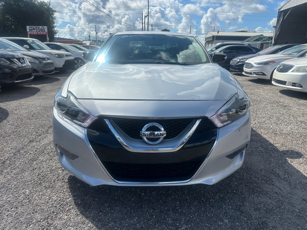 Photo 2 of this NISSAN MAXIMA