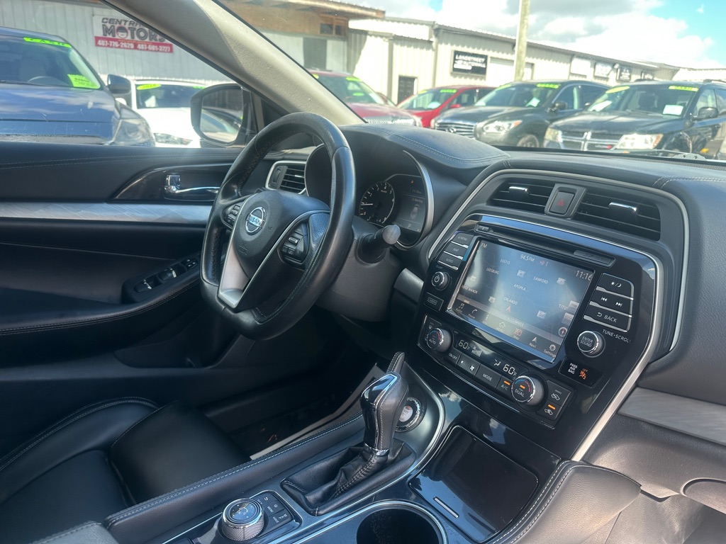 Photo 8 of this NISSAN MAXIMA