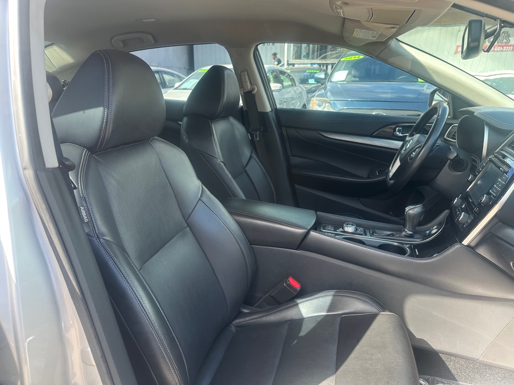 Photo 13 of this NISSAN MAXIMA