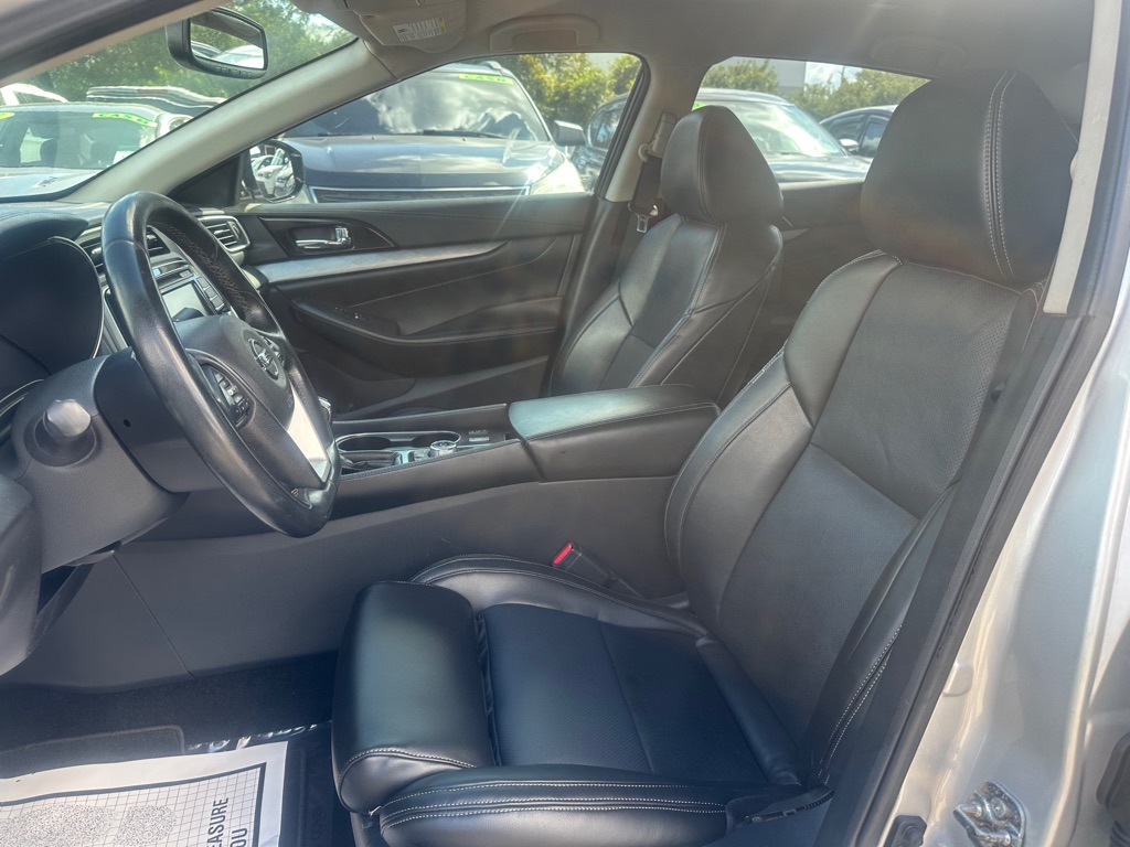 Photo 10 of this NISSAN MAXIMA