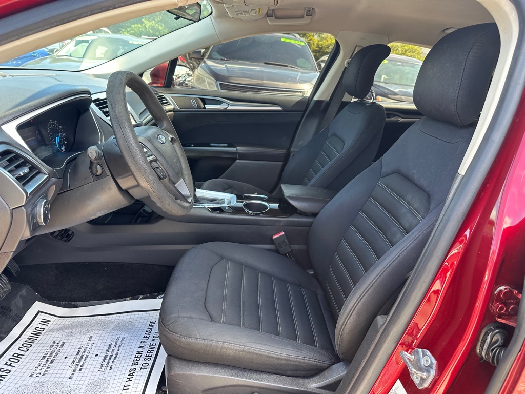 Photo 10 of this FORD FUSION