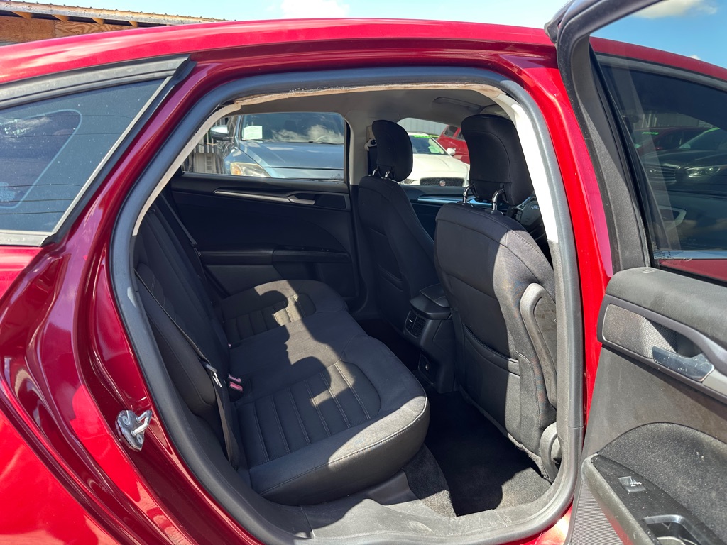 Photo 14 of this FORD FUSION