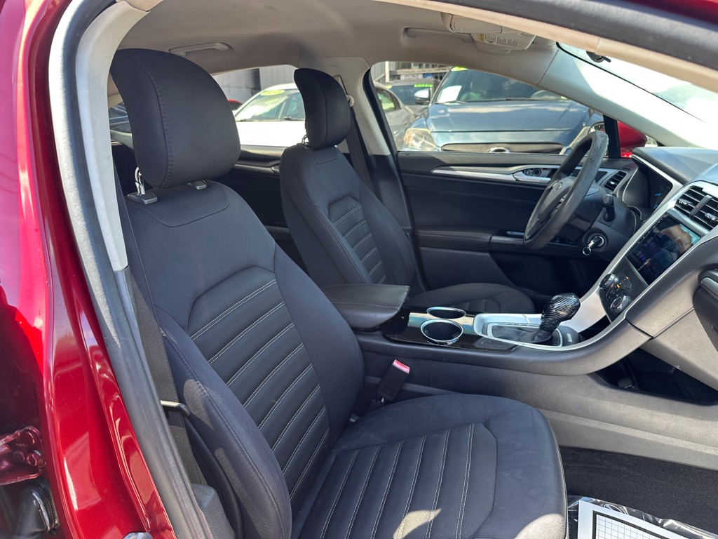 Photo 13 of this FORD FUSION