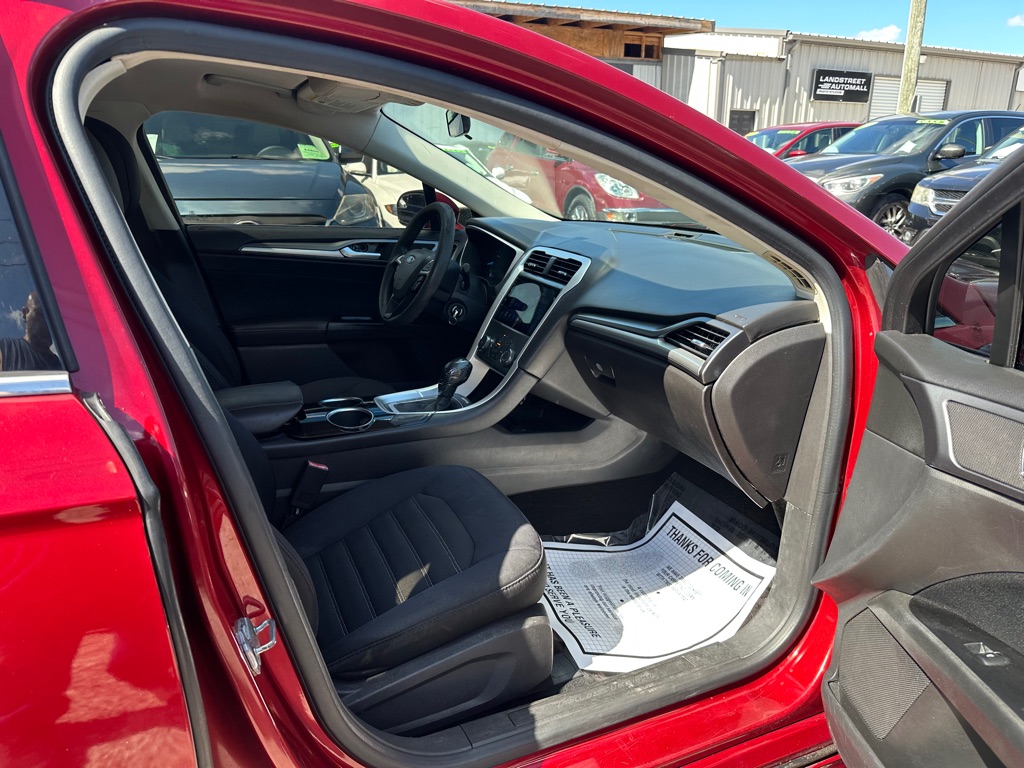 Photo 12 of this FORD FUSION