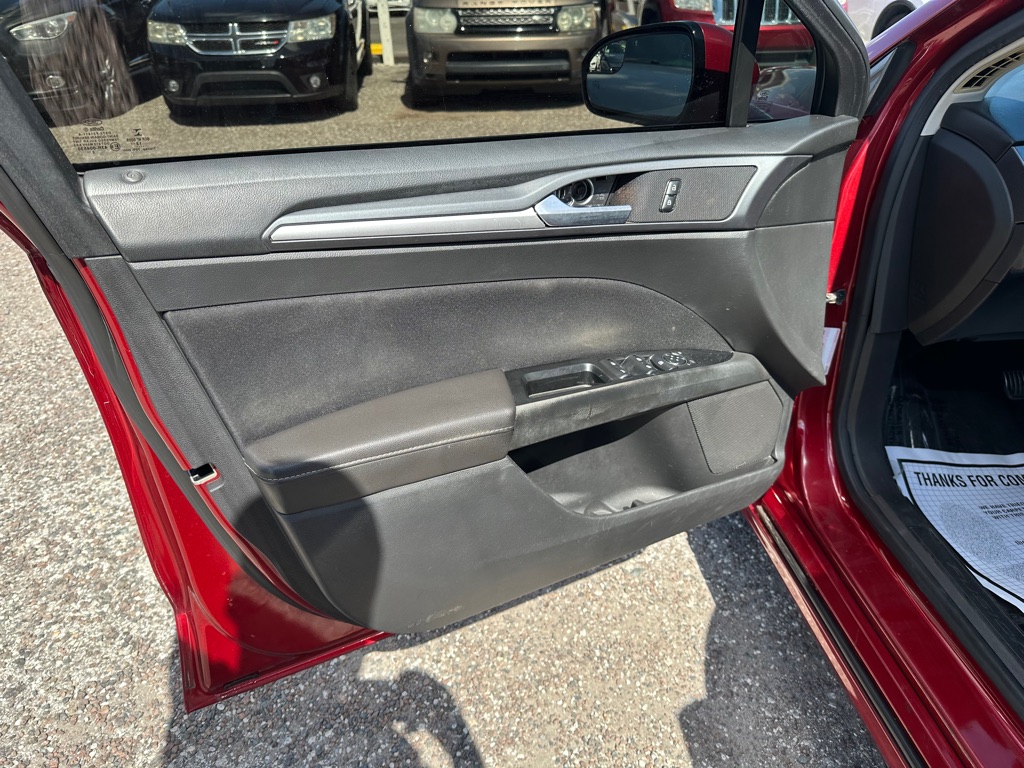 Photo 11 of this FORD FUSION