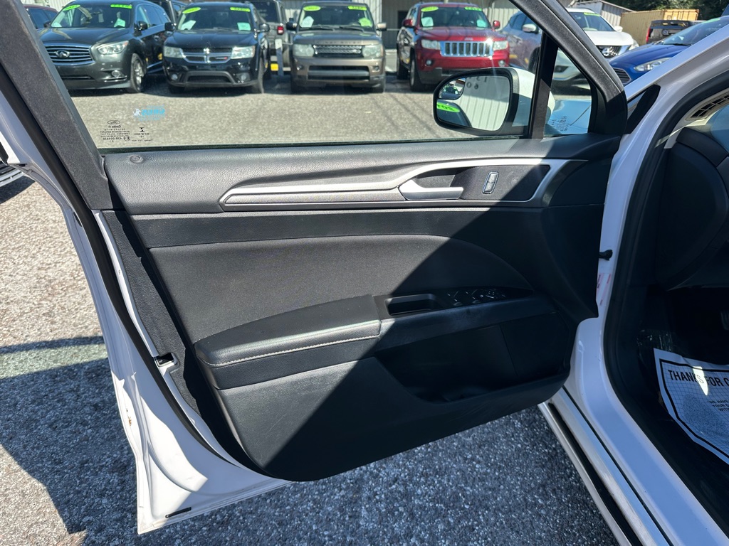 Photo 11 of this FORD FUSION