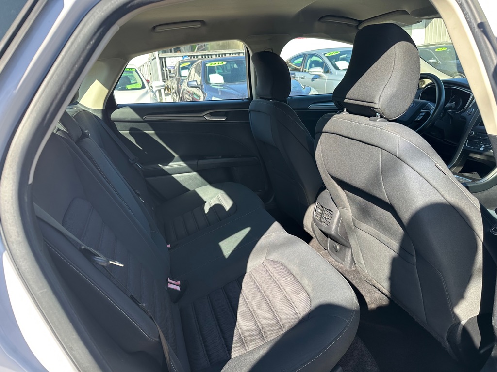 Photo 14 of this FORD FUSION