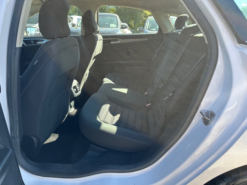 Photo 15 of this FORD FUSION