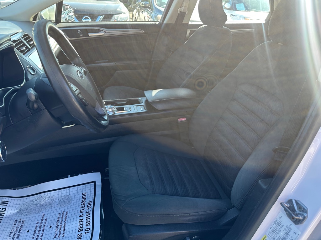 Photo 10 of this FORD FUSION
