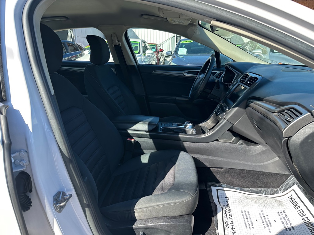 Photo 13 of this FORD FUSION