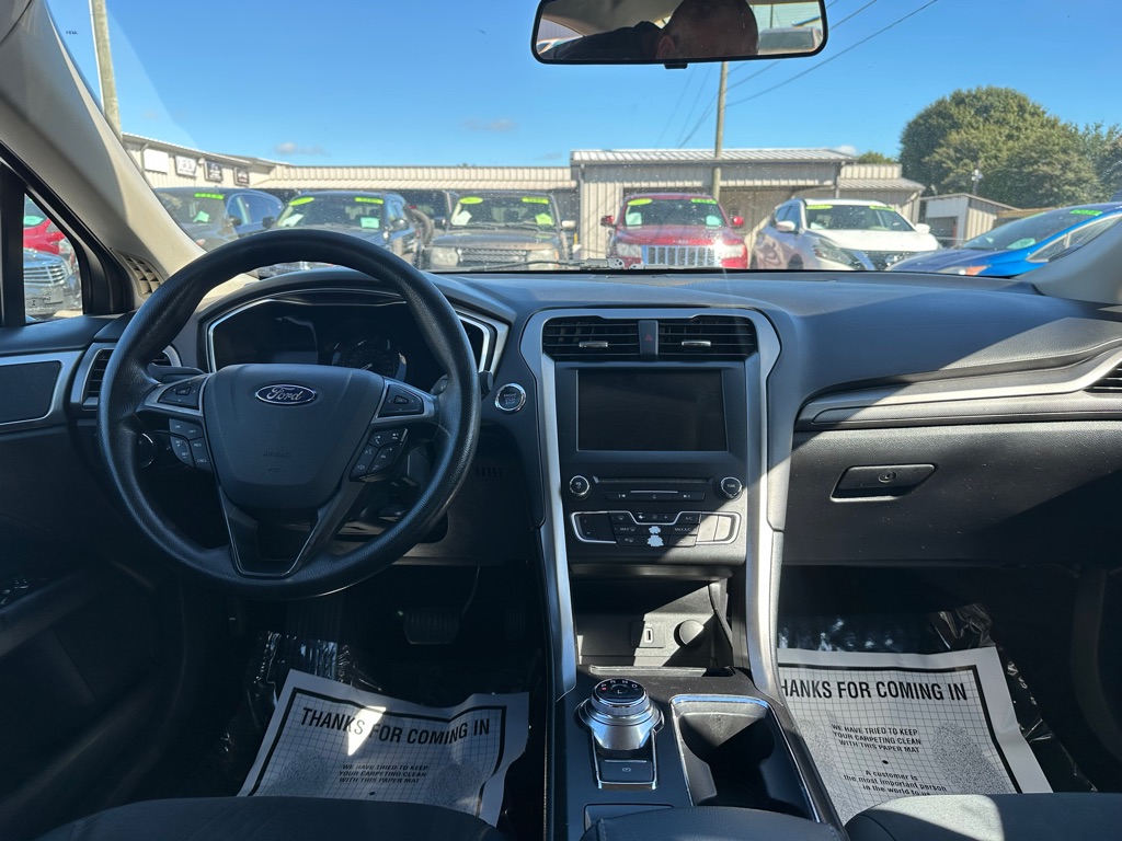 Photo 9 of this FORD FUSION