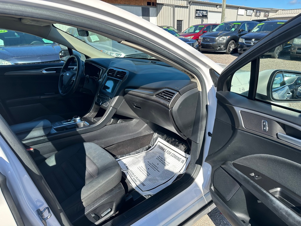 Photo 12 of this FORD FUSION