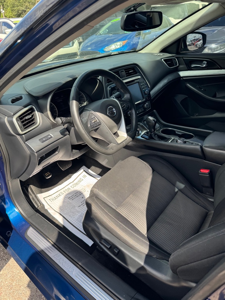 Photo 8 of this NISSAN MAXIMA