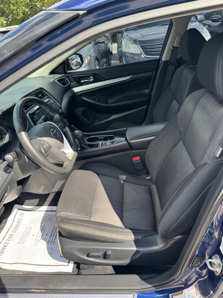Photo 7 of this NISSAN MAXIMA