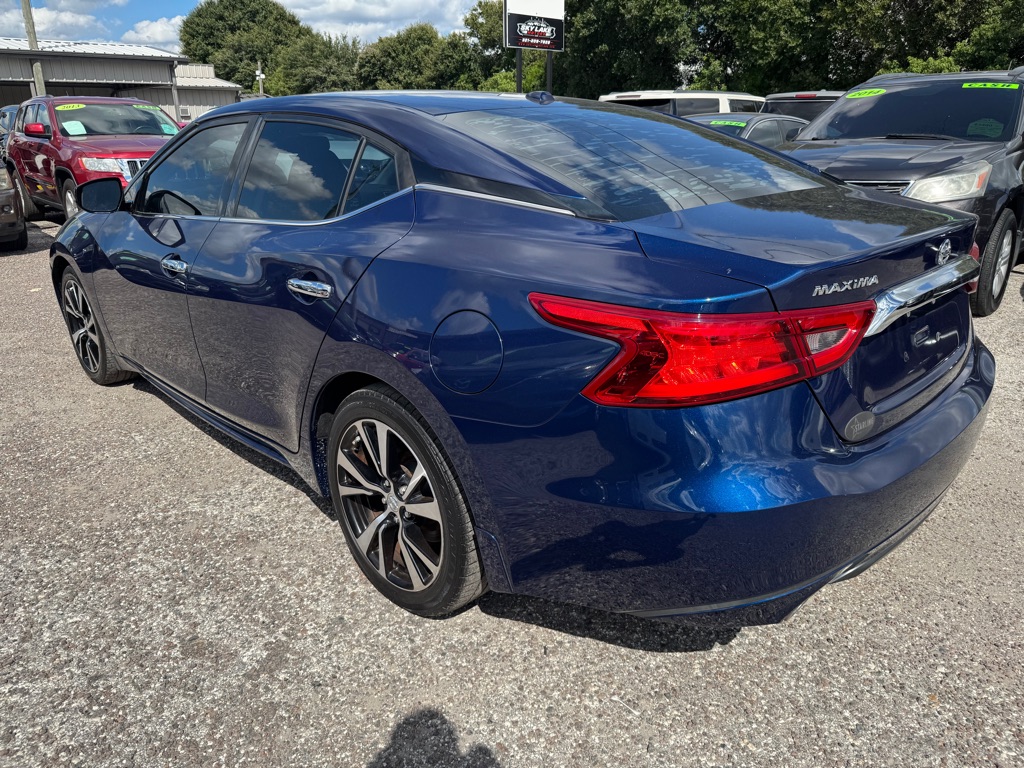 Photo 5 of this NISSAN MAXIMA