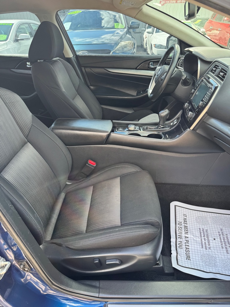 Photo 9 of this NISSAN MAXIMA