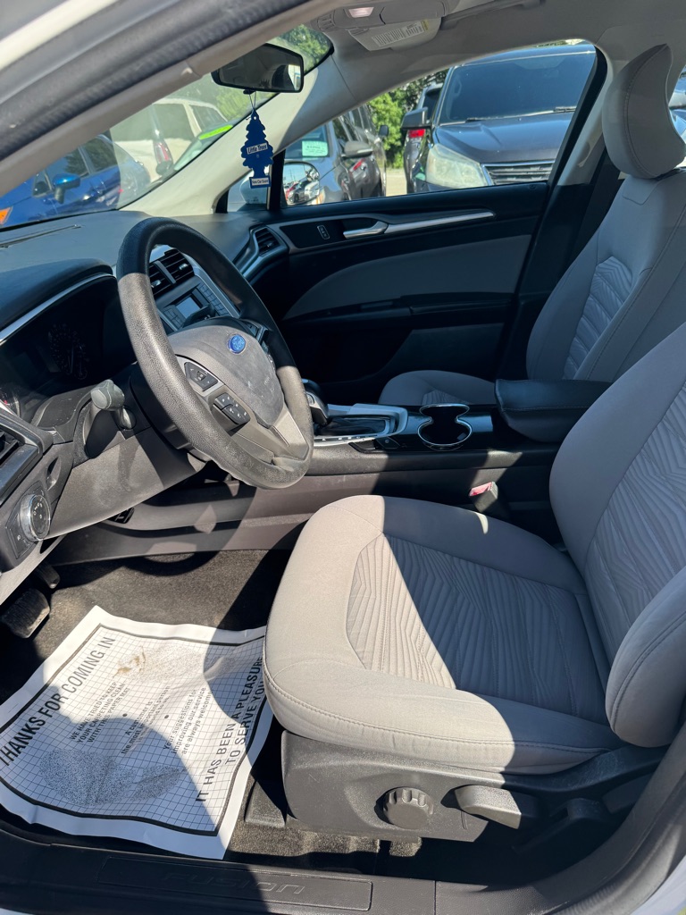 Photo 7 of this FORD FUSION