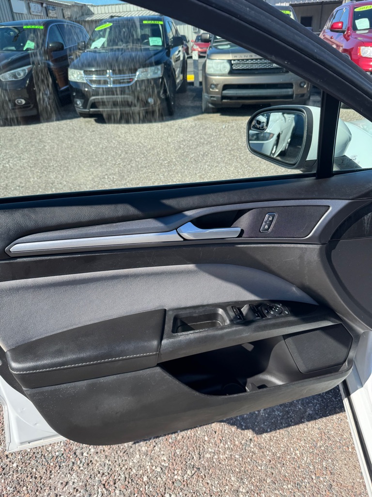 Photo 14 of this FORD FUSION
