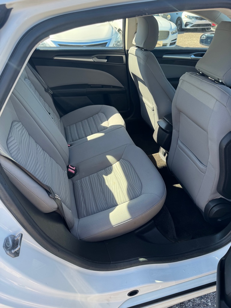 Photo 13 of this FORD FUSION