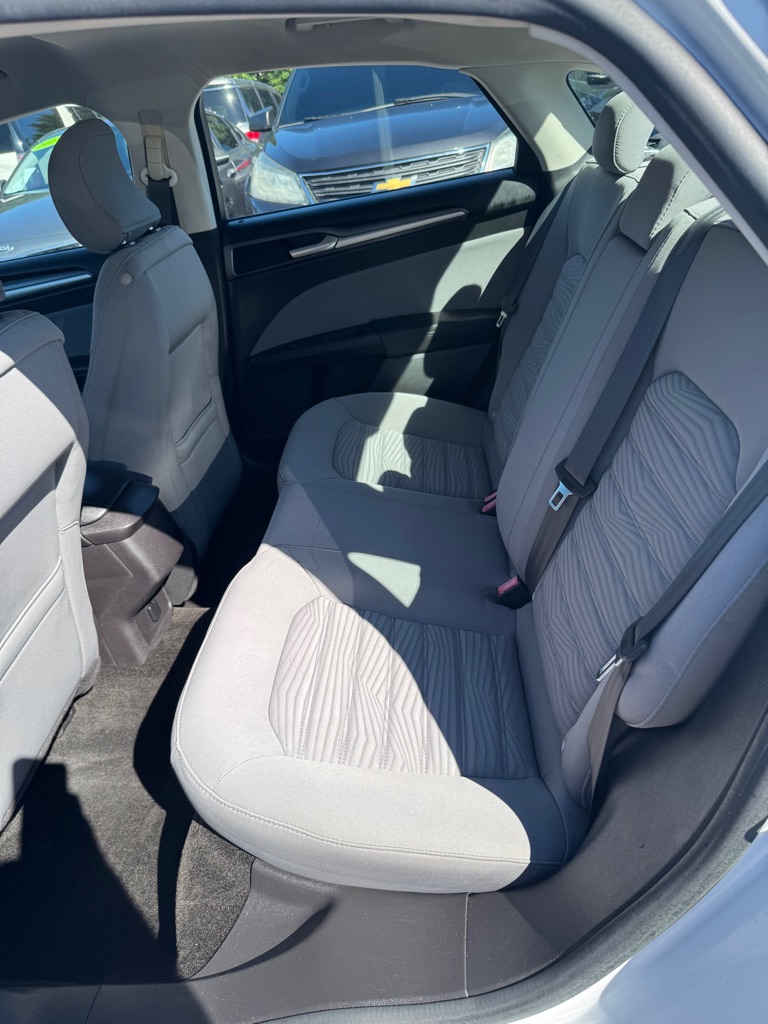 Photo 11 of this FORD FUSION